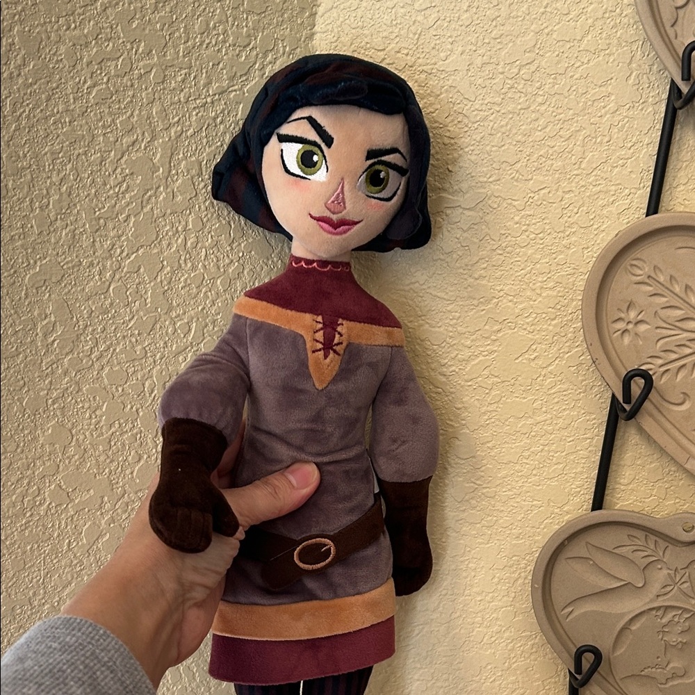 Cassandra Plush doll from Disney Tangled the series - Picture 6 of 6
